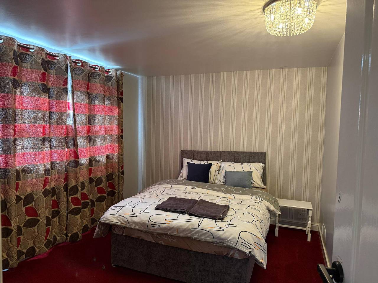 Spacious 6 Bedroom Family House in Barnsley, South Yorkshire