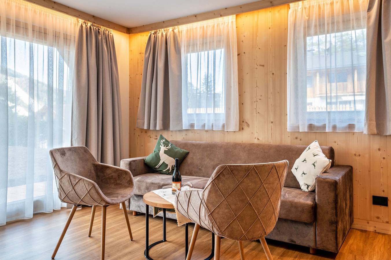 Entire apartment, Apartment "Les Ciases Chalets Dolomites Apt 1" with Private Balcony, Shared Terraces & Wi-Fi in San Vigilio di Marebbe, Mareo