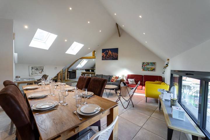 Gîte pour 8 personnes, avec terrasse et vue sur le lac, adapté aux familles à Sévrier - 4