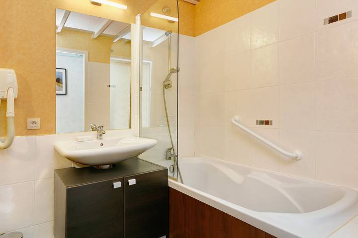 Ganze Wohnung, Apartment mit Meerblick, Gemeinschaftspool und privatem Balkon in Le Croisic, Côte d'Amour