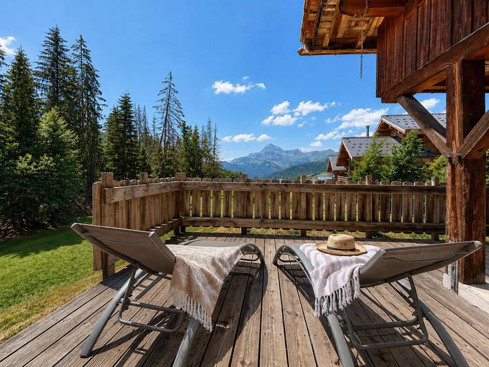 Acogedor chalet para 6-8 con estufa de leña y terraza soleada in Notre-Dame-de-Bellecombe, Albertville region