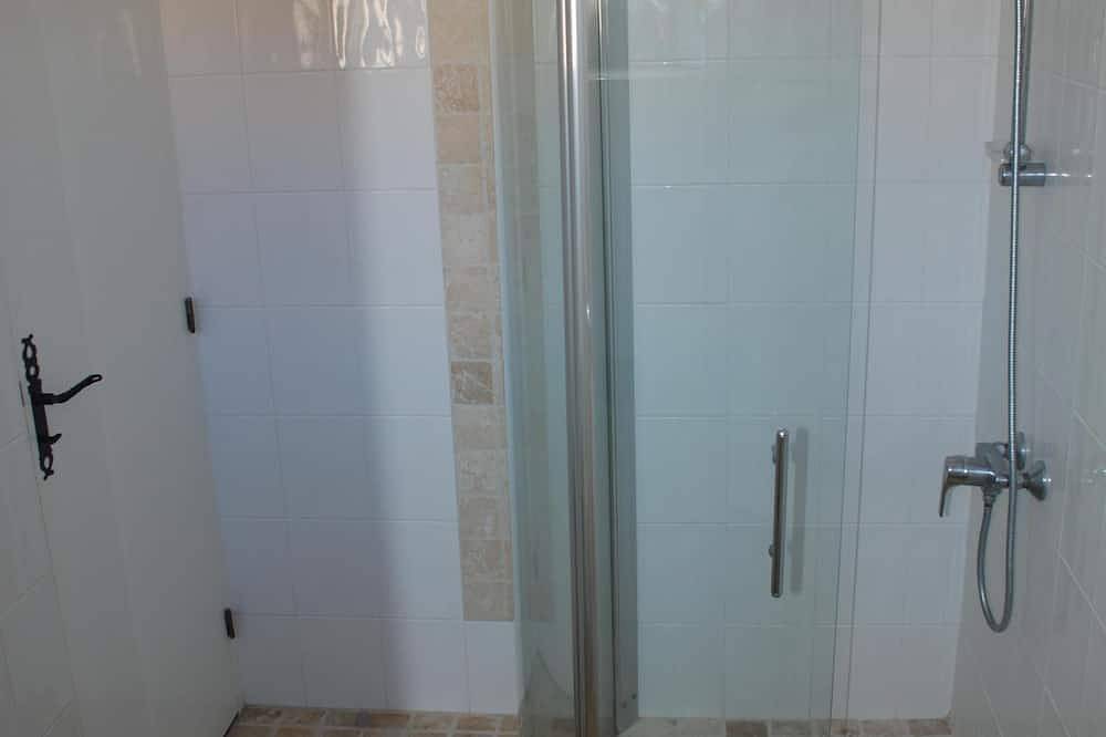 Appartement entier, Appartement bien aménagé au rez-de-chaussée dans une villa individuelle, pour 2/4 personnes, Cl. 3⭐️⭐️⭐️ in Sorède, Côte méditerranéenne (France)