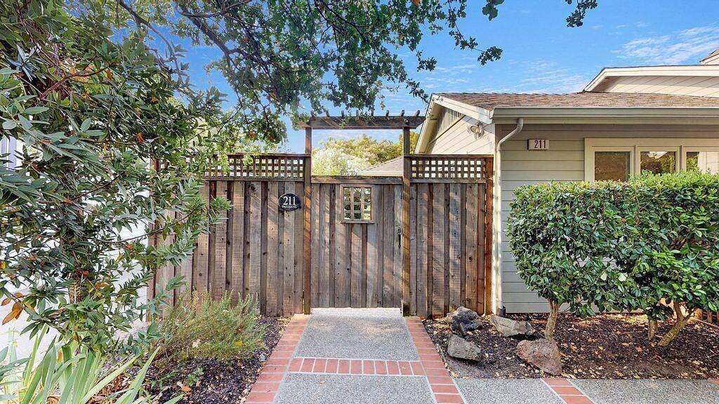 Jane Sonoma Cottage in Sonoma, California North Coast