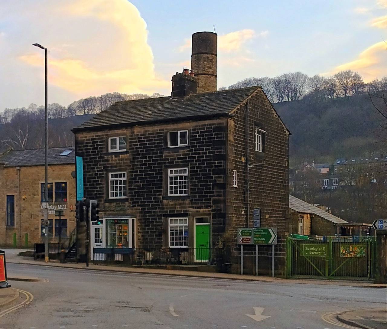 Hebden Bridge - House - Sleeps 8 - Pet Friendly in Hebden Bridge, West Yorkshire