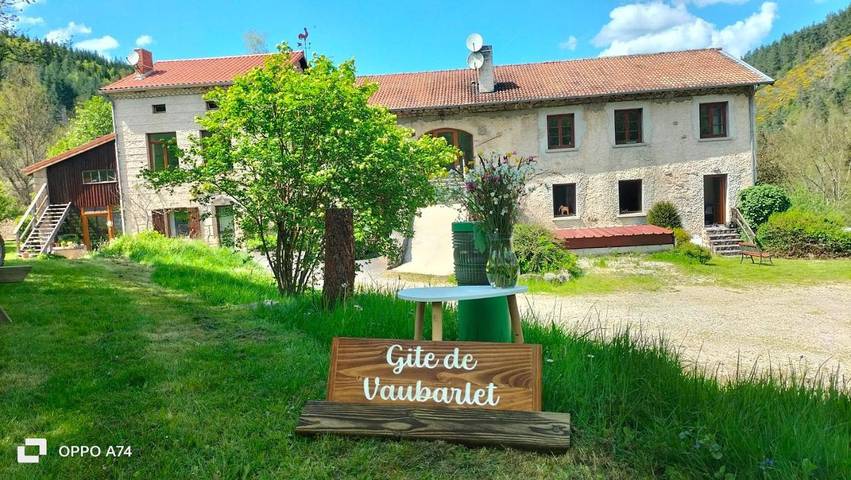 Location de vacances pour 14 personnes, avec vue et jardin dans Sainte-Sigolène