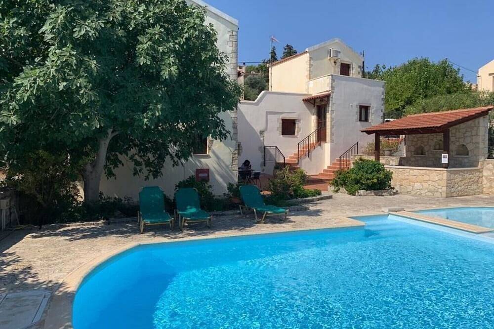 Handsome stone Cretan Villa just 3Km from the beaches of Kalives and Almirida in Armeni, Chania und Umgebung