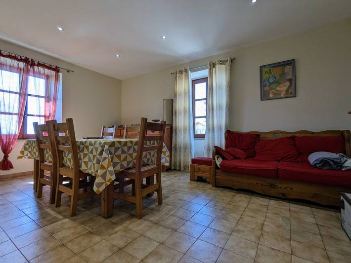 Gîte restauré avec grand terrain clos, salle de jeux, proche du Puy en Velay et Chavaniac-Lafayette in Jax, Parc Naturel Régional Livradois-Forez