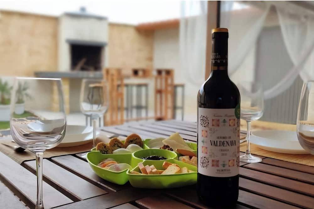 Charming rural getaway at Casa Julia Vut (Pet friendly) in Calzadilla de Tera, Zamora Province