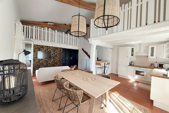 Gîte pour 4 personnes, avec Jacuzzi et Piscine