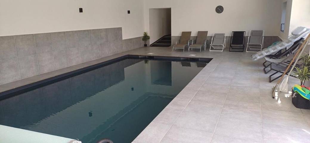 Location de vacances pour 6 personnes, avec Jacuzzi et Terrasse ainsi que Jardin et Piscine à Gingelom