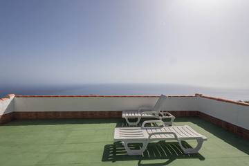 Ferienwohnung für 2 Personen, mit Balkon und Ausblick sowie Meerblick in Spanien
