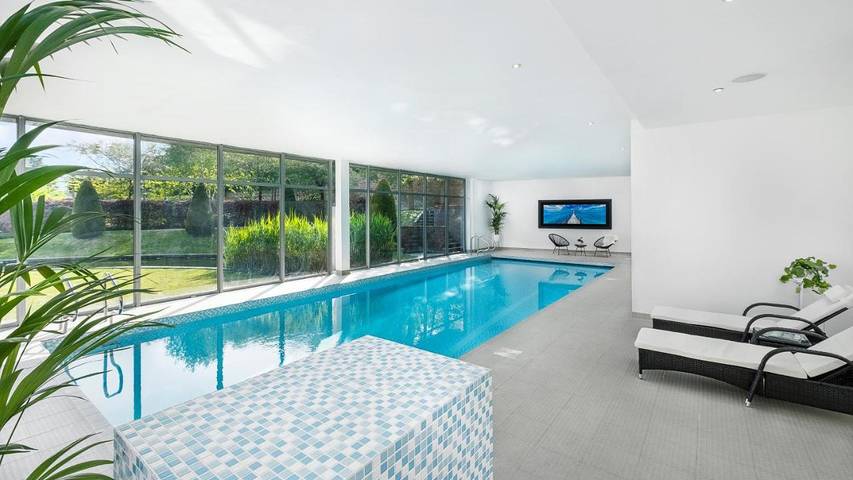 Villa per 16 persone, con Terrazza e Giardino nonché Piscina a Londra