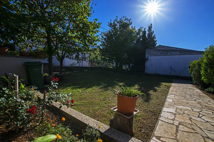 Ganze Wohnung, Ferienwohnung für 5 Personen mit Balkon in Starigrad, Zadar