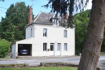 Gîte pour 5 personnes, avec jacuzzi à Chambon-sur-Voueize