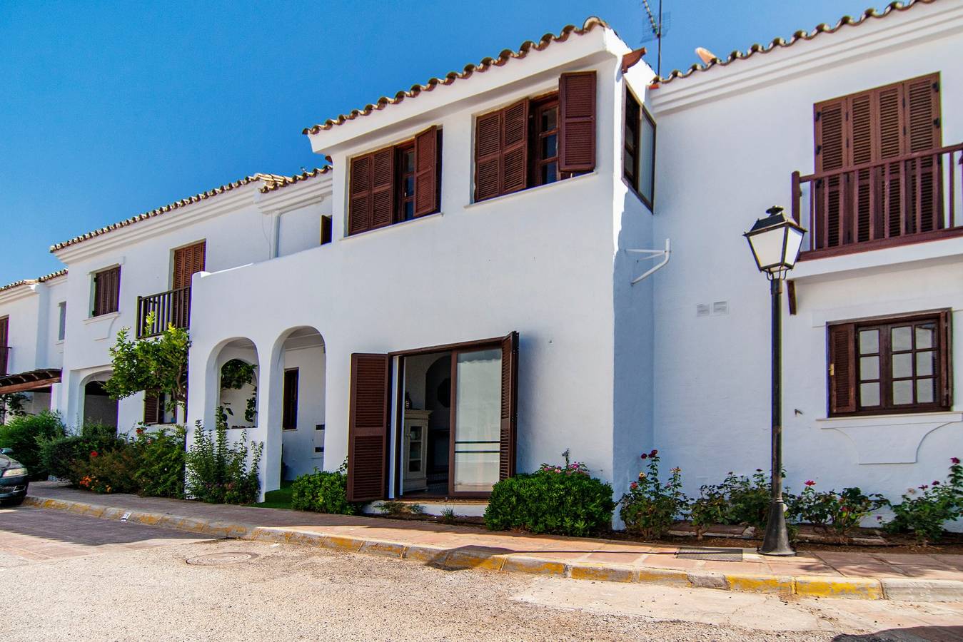 Beachfront Boho-Chic I – Stilvolles Haus direkt am Meer in Playa de Guadalobon, Estepona
