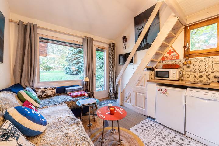 Appartement entier, Appartement 18 avec vue sur les montagnes, terrasse privée et Wi-Fi in Les Allues, Massif de la Vanoise