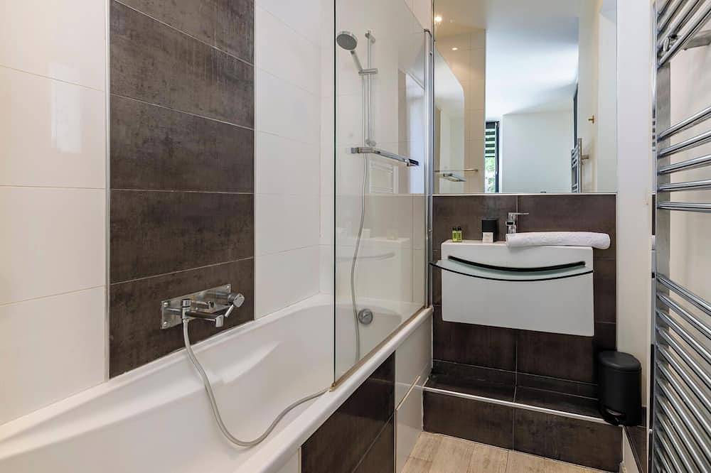 Appartement entier, Bienvenue dans cet appartement T2 moderne et épuré, idéal pour un séjour confortable à deux dans un environnement agréable. in Annecy, Annecy (commune)