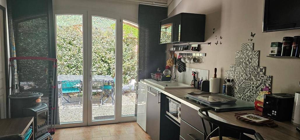 Gîte pour 4 personnes, avec jardin ainsi que terrasse et piscine à La Bastidonne - 4