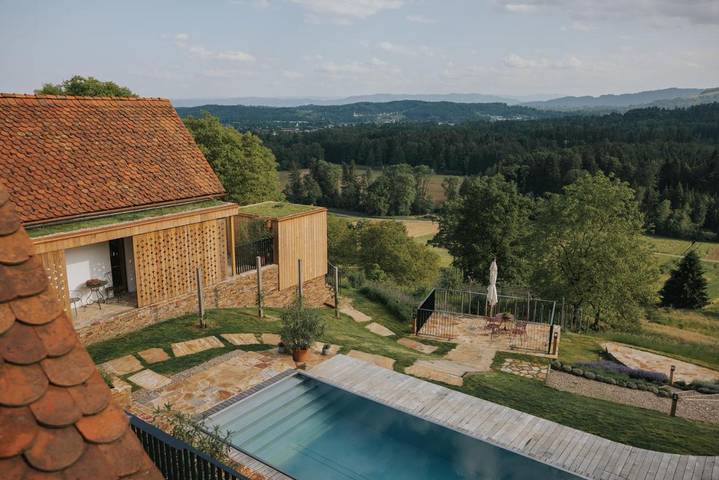 Ferienhaus für 2 Personen, mit Balkon und Terrasse sowie Garten und Pool