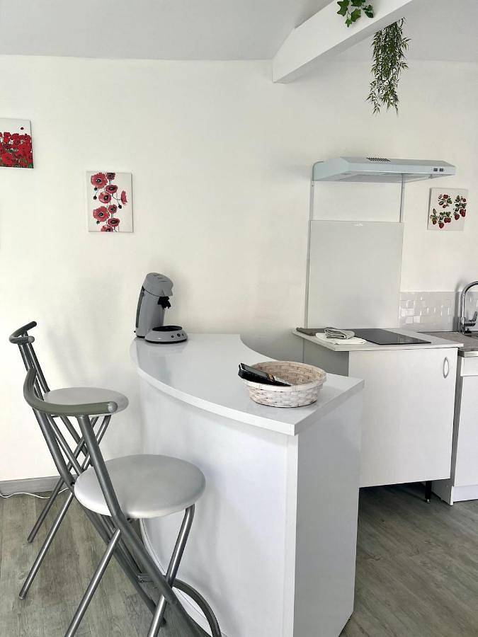 Gîte pour 2 personnes, avec jardin ainsi que terrasse et piscine à Brive-la-Gaillarde - 4