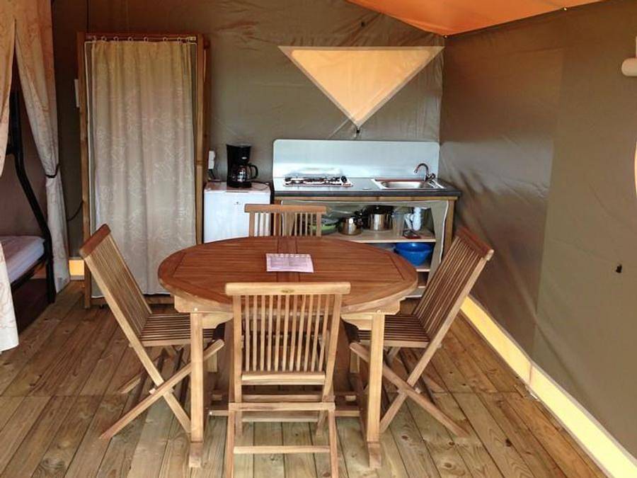 Flower Camping Loire et Châteaux - Bungalowtent 5 personen - Standaard 20m² (2 kamers) - zonder sanitair in Bréhémont, Loiredal