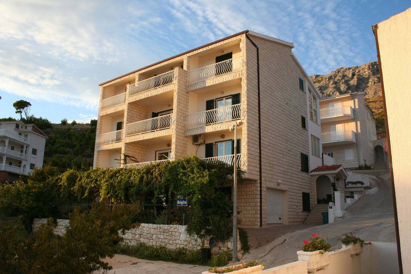 Ganze Wohnung, 2-Zimmer-Ferienwohnung mit Balkon und Meerblick Duce (Omis) A-7532-b in Dugi Rat, Omis-Riviera