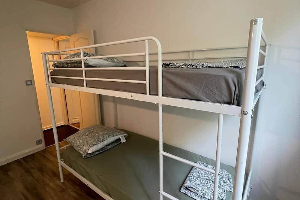Entire apartment, Appart Guy Môquet 2 Bedrooms + Office + Transfer shuttle available in Champigny-sur-Marne, Val-de-Marne