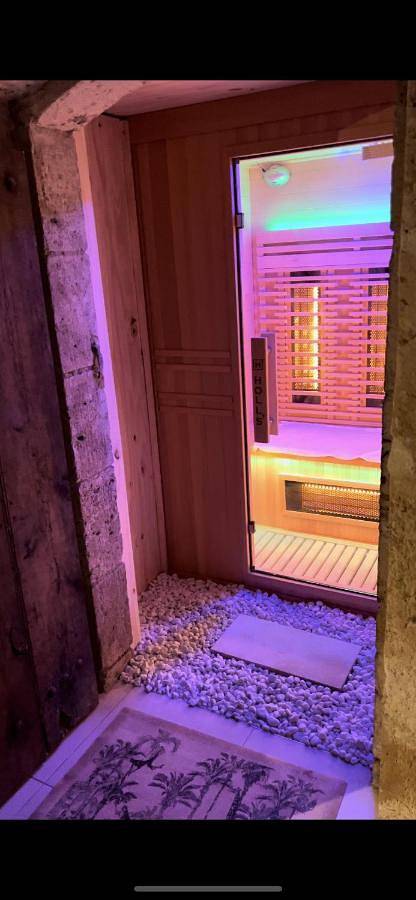 Location de vacances pour 2 personnes, avec terrasse ainsi que jacuzzi et sauna, animaux acceptés à Orléans