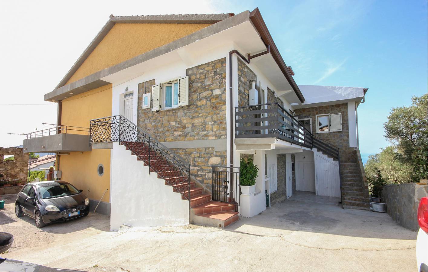 Apartamento vacacional entero, Apartamento con vistas panorámicas, aparcamiento, cocina y sofá cama, a 1 km de la playa. in Castellabate, Cilento