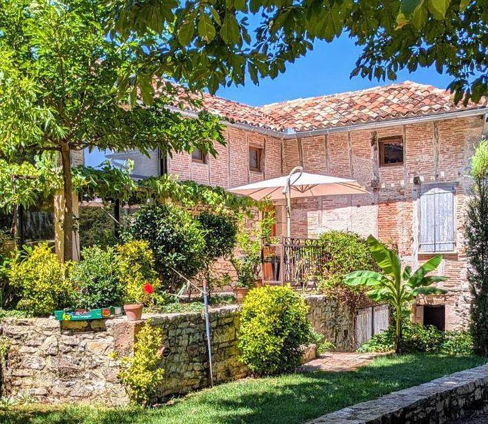Gîte pour 4 personnes, avec Terrasse et Jardin à Montrosier
