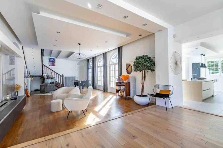 Location de vacances pour 10 personnes, avec jardin et piscine ainsi que terrasse et vue, animaux acceptés à Lamorlaye - 4