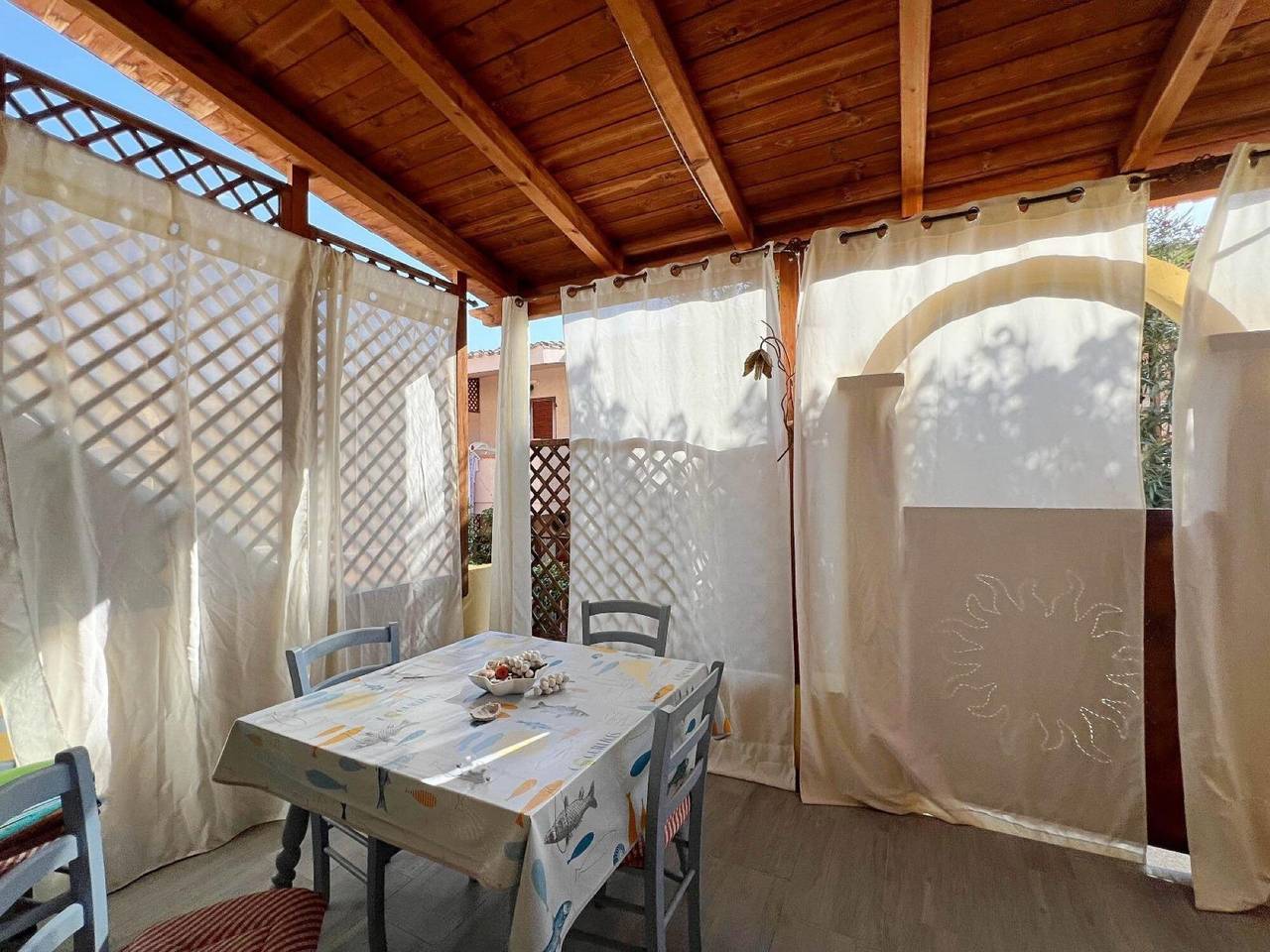 Appartamento intero, Appartamento 'La Casetta Di Lulu' con terrazza privata, giardino privato e aria condizionata in Crabonaxa/Villasimius, Villasimius