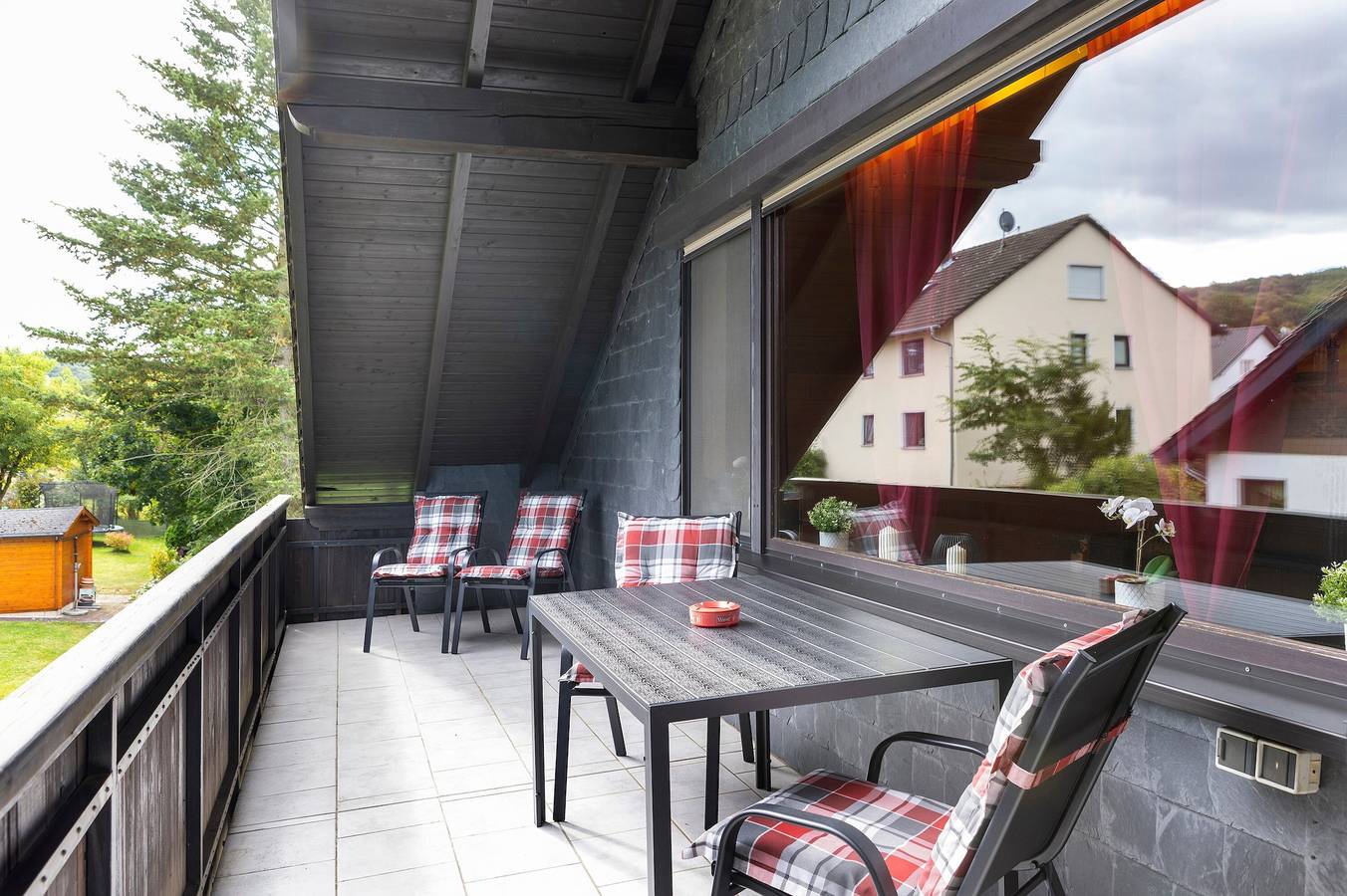 Ganze Wohnung, Ferienwohnung 'Schliestädt' mit Gemeinschaftsgarten, Balkon und Wi-Fi in Söhrewald, Hessisches Bergland