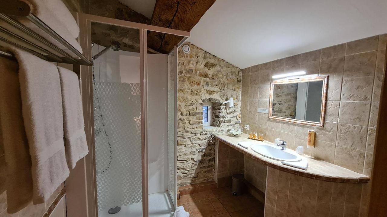 Twin Room in Suze-la-Rousse, Région de nyons