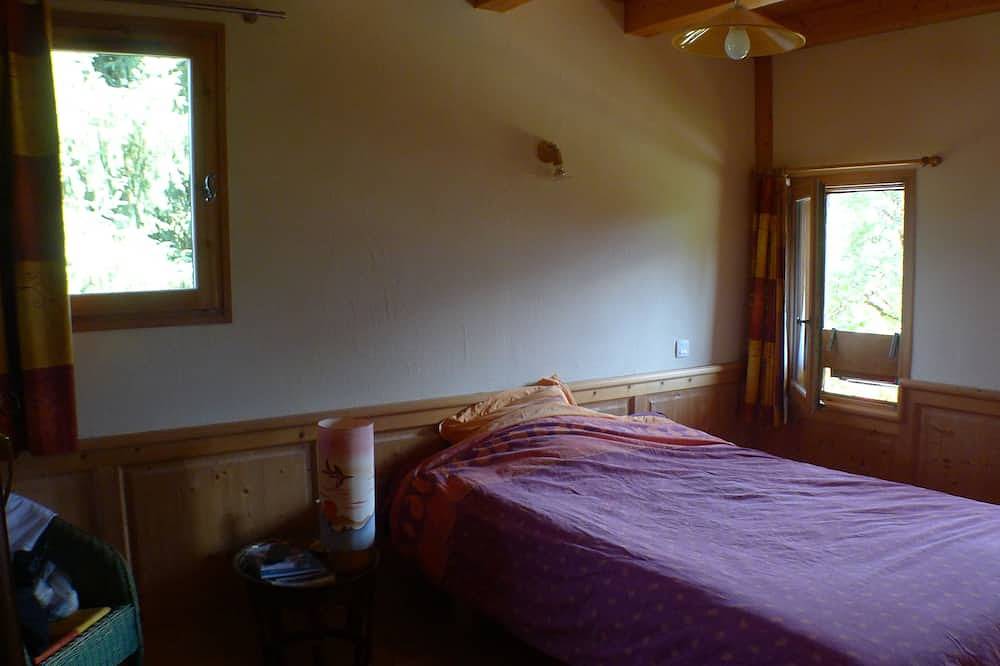 A cosy ancient farmhouse with a stunning view on the surrounding mountains in Samoëns, Région de Bonneville