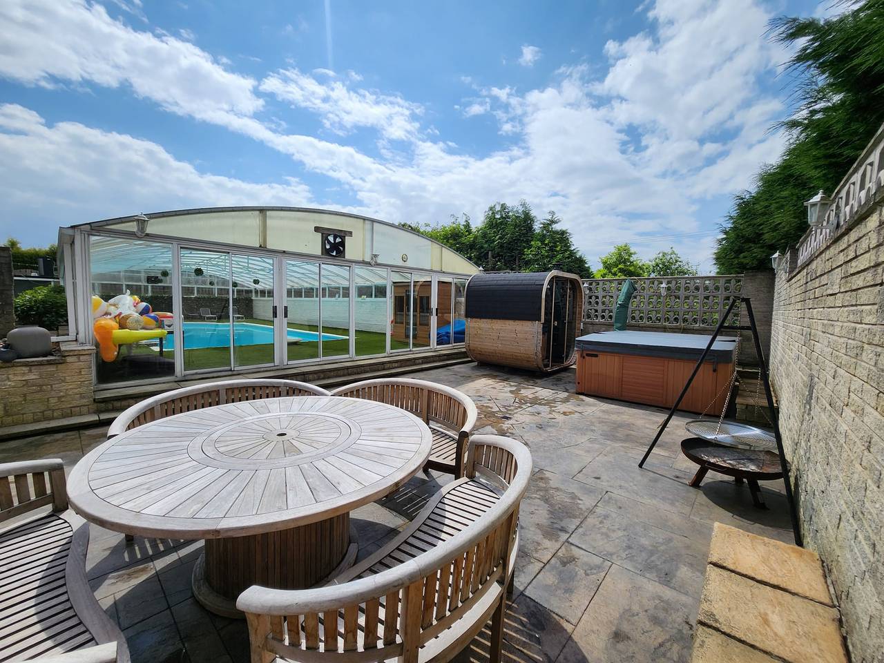Rentmyspahome with Swimming Pool, Hottub and Sauna in South Yorkshire