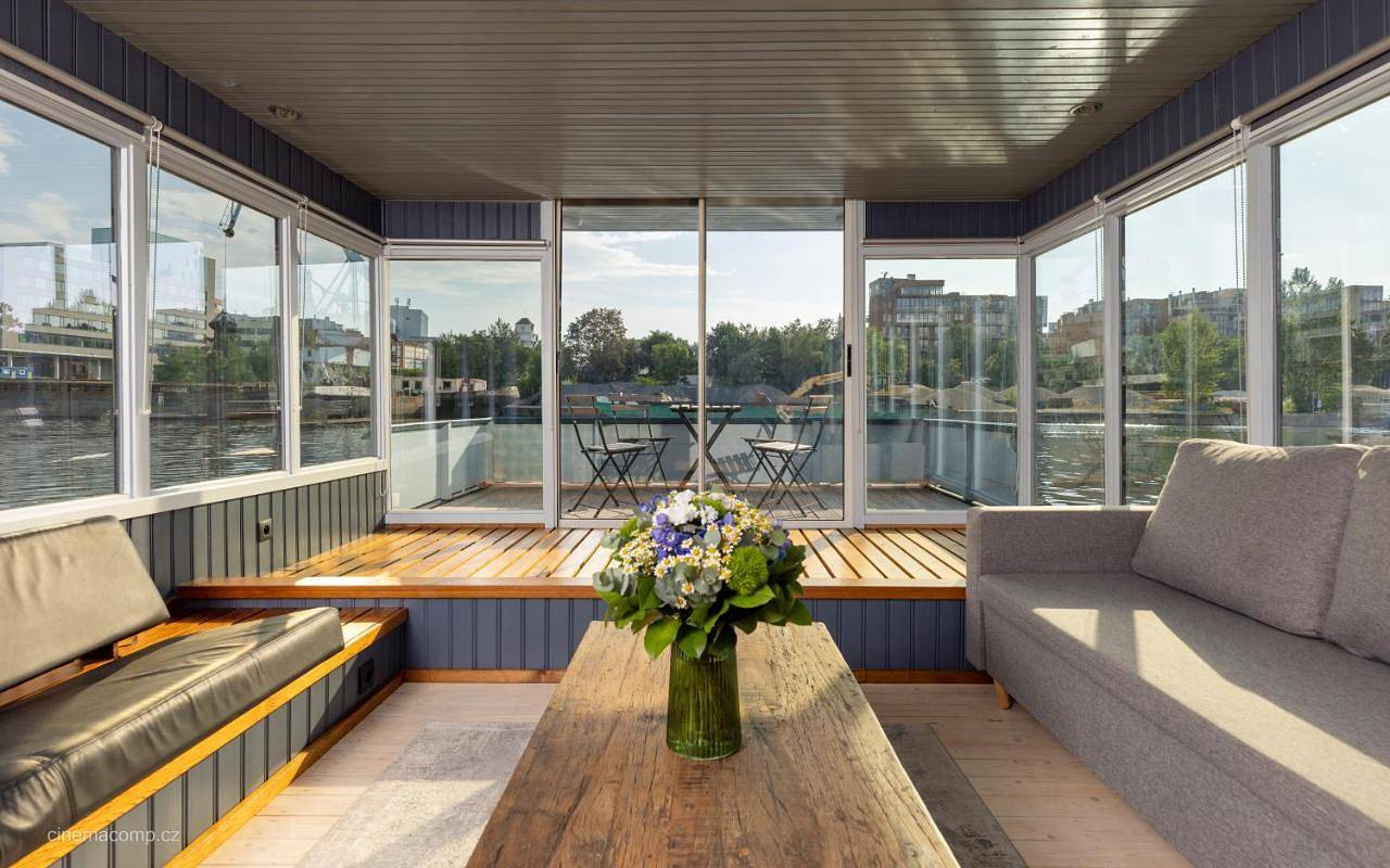 Houseboat Anne - riverside terrace, free parking in Prag, Mittelböhmen