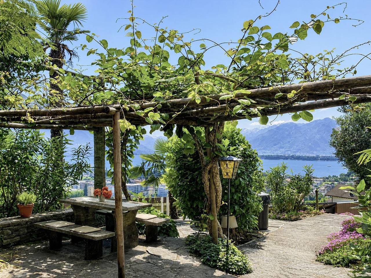 Ganze Wohnung, Ferien mit Ausblick – idyllisches Ferienhaus für 4 Personen mit herrlichem Ausblick in Gordola, Tessiner Alpen