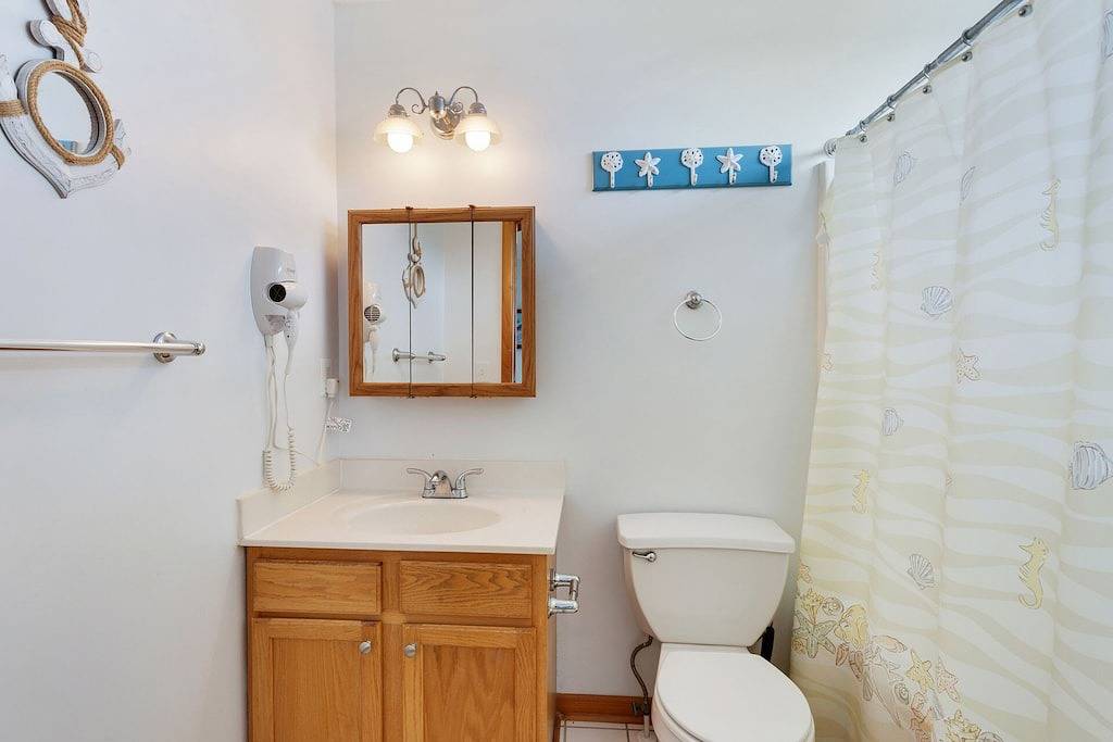 1714 Destiny * 5 Min Walk to Beach * Dog Friendly * Hot Tub * Foosball in Corolla, Currituck County