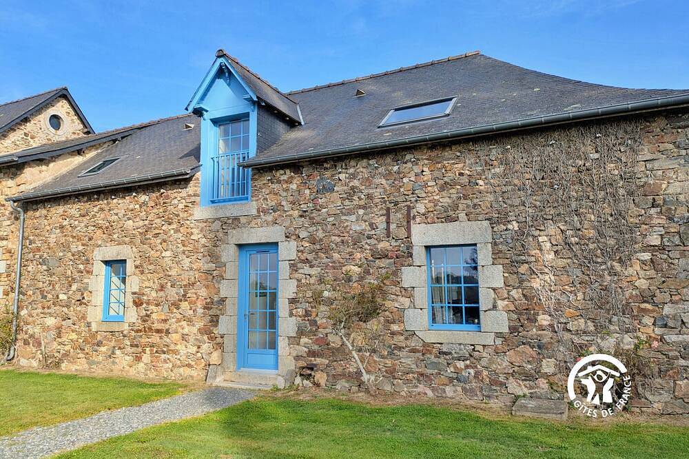 Appartement entier, Gîte rénové moderne avec jardin immense et wifi, idéal pour famille ou professionnels in Saint-Jean-sur-Mayenne, Mayenne
