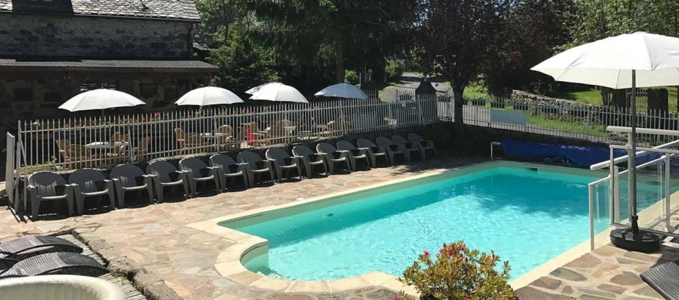 Zecamping 3* piscine chiens acceptés animations locatif 28m2 4 pers in Graissac, Argences en Aubrac