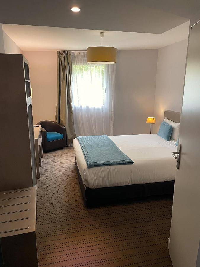 Hôtel pour 3 personnes, avec sauna ainsi que piscine et jardin, animaux acceptés à Niort - 2