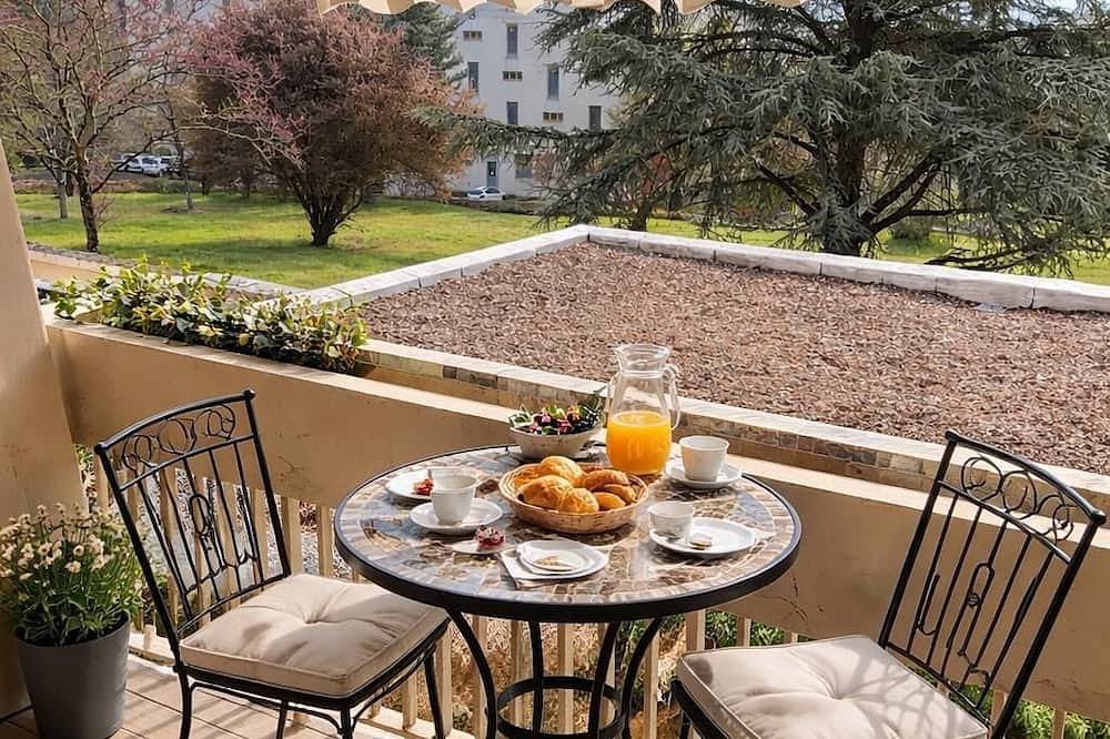 Ganze Wohnung, Cosy terasse apartment in Montrichard near Beauval Zoo and Chambord in Montrichard, Blois und Umgebung