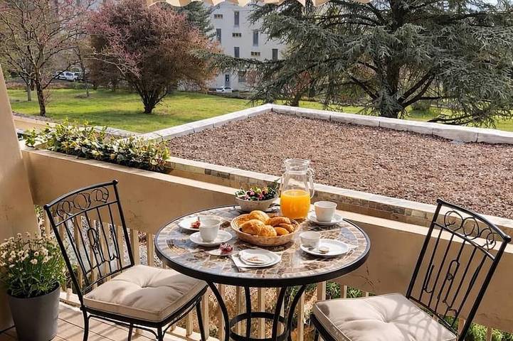 Apartamento entero, Cosy terasse apartment in Montrichard near Beauval Zoo and Chambord in Montrichard, Región de Blois