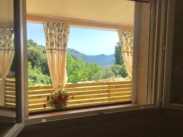 Gîte pour 2 personnes, avec terrasse et vue à Sainte-Lucie-de-Tallano