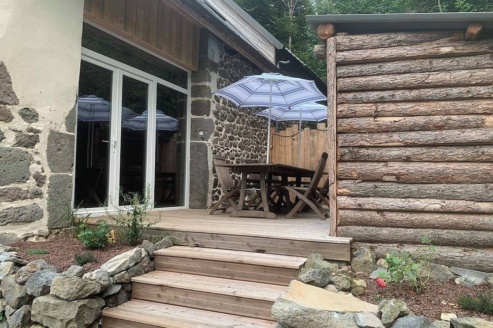 La Grange de la Gratade: a vacation rental where you can reconnect, recharge, and explore in Rochefort-Montagne, Regionaler Naturpark Volcans d'Auvergne