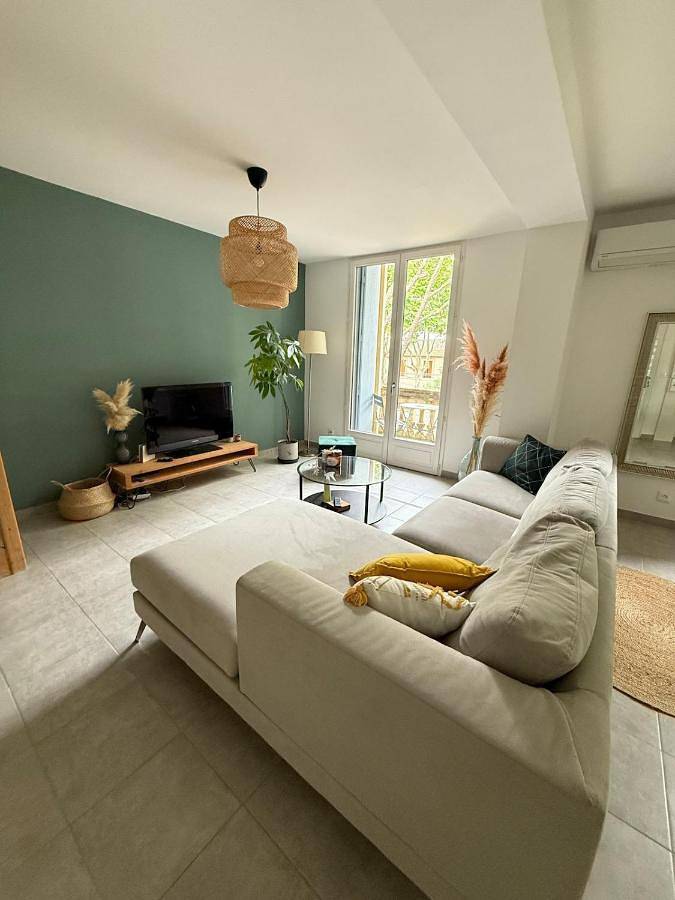 Appartement entier, Two-Bedroom Apartment in Marsillargues, Côte méditerranéenne (France)