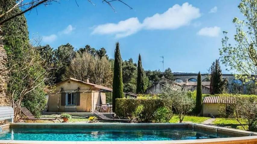 Gîte pour 5 personnes, avec Terrasse ainsi que Jardin et Piscine à Fontaine-de-Vaucluse - 2