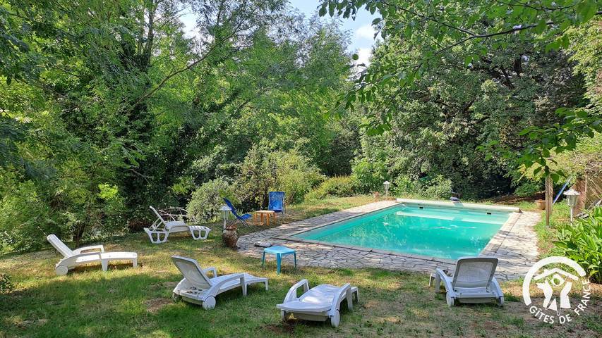 Gîte pour 5 personnes, avec piscine et terrasse
