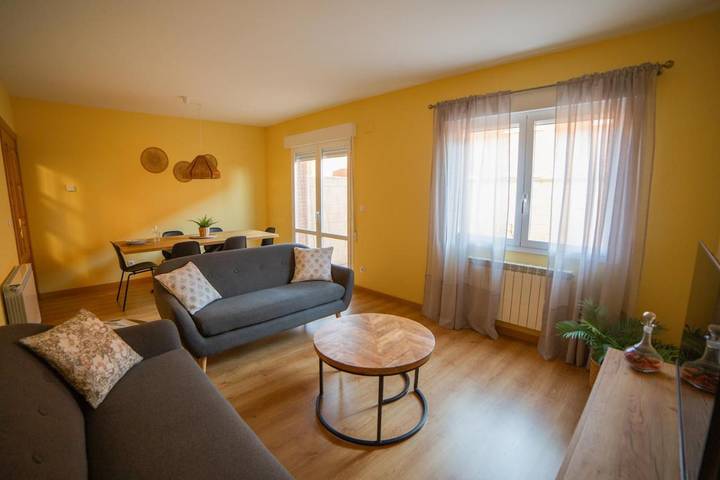 Location de vacances pour 6 personnes, avec jardin à Valtierra - 2